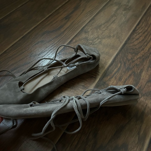 Steve Madden Brown Suede Flats with Pointed Toe and Ankle Lacing - Picture 3 of 6